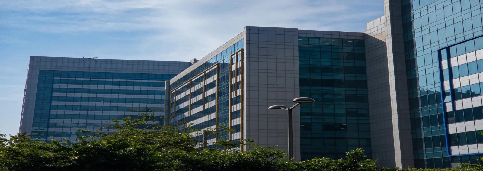 Smartworld Le courtyard